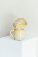 Load image into Gallery viewer, Mug Yellow Roses
